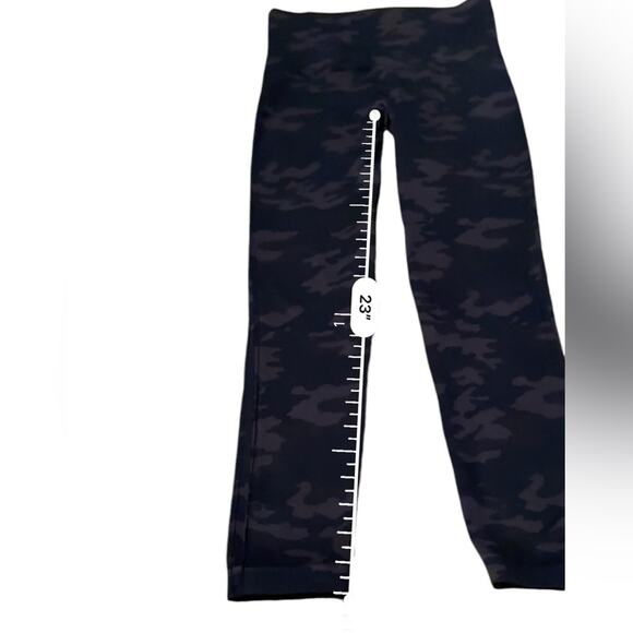 Spanx EcoCare Seamless Black Camo Pull-On Mid Rise Cropped Leggings Sz S - Picture 10 of 10